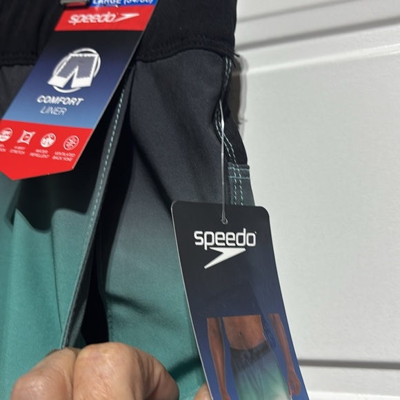 Speedo Tech Volley UPF 50+ lined,water repel,stretch, 2 hip,1 zipper back pocket - Picture 3 of 12